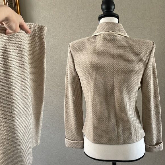 ST. JOHN Elegant Cream Women's Jacket & Skirt Set - Picture 15 of 16